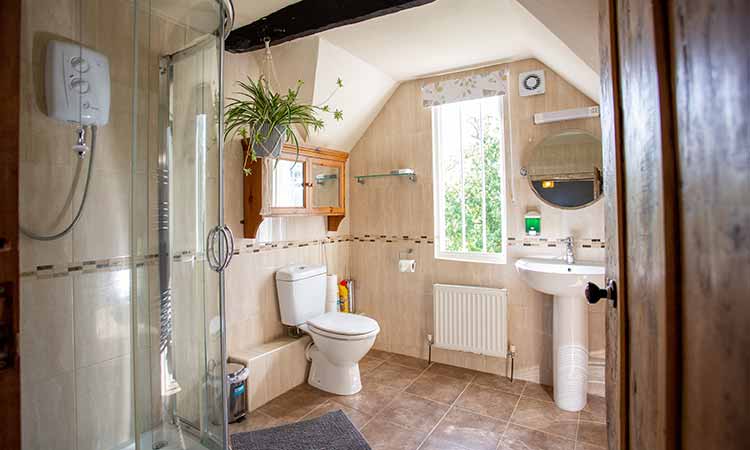 haselor farm studio bathroom