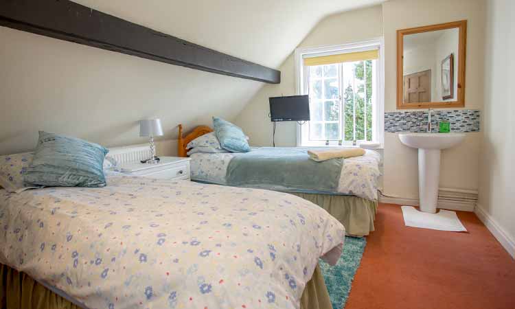 Haselor farm studio twin room
